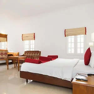 3* Hotel The Avenue Center