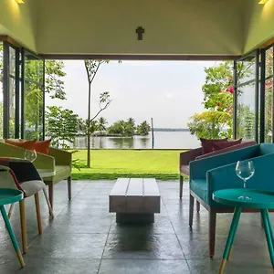 Villa Cheppanam House With Backwater View And Pvt Lawn By Stayvista, Kochi